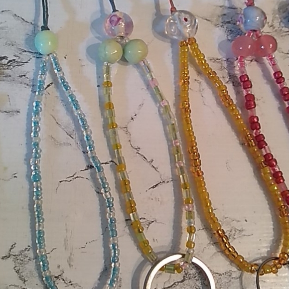 Handmade beaded keychains- FREE WITH PURCHASE ADD TO BUNDLE - Picture 6 of 7